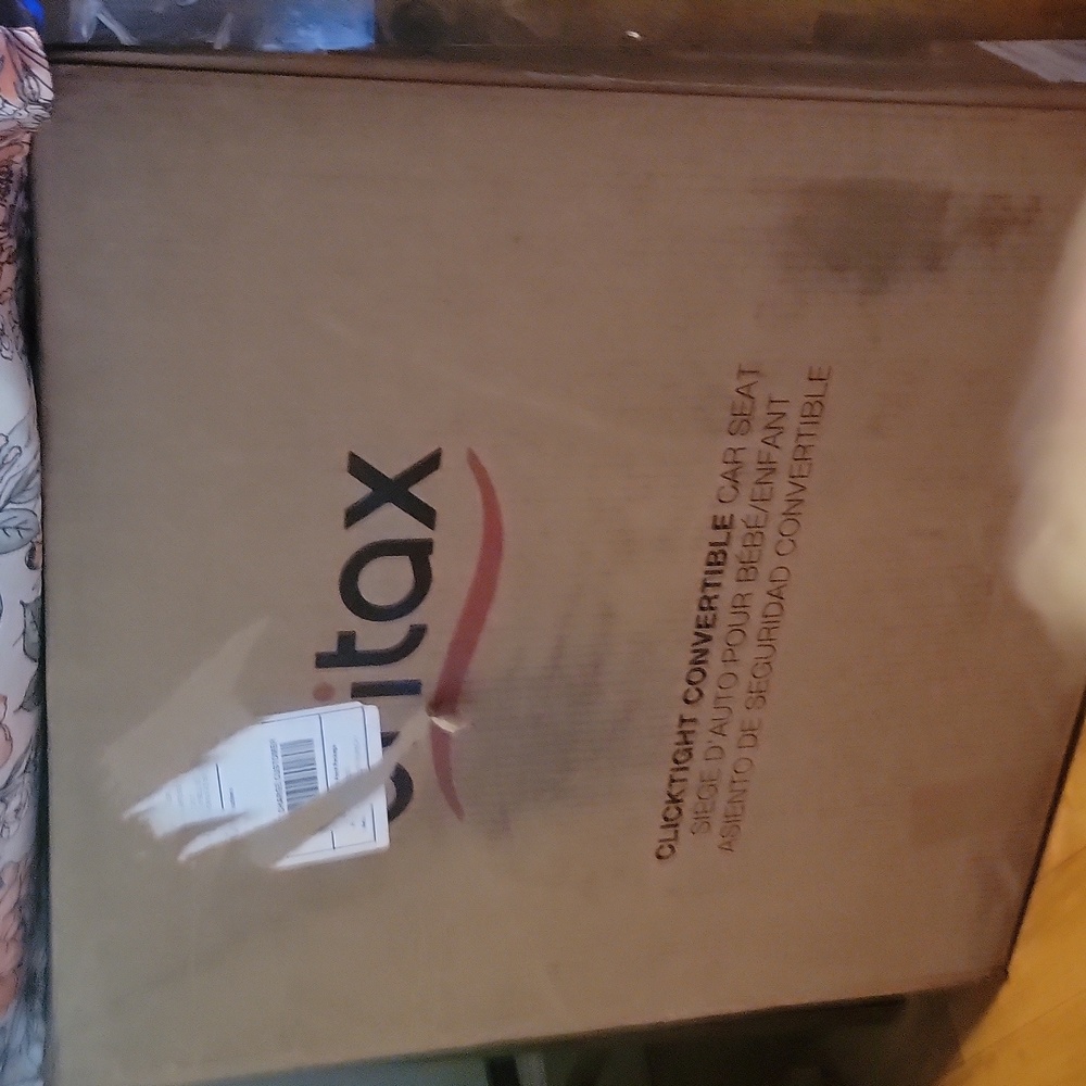 Brand new still in box not been opened click tight  Convertible car seat.